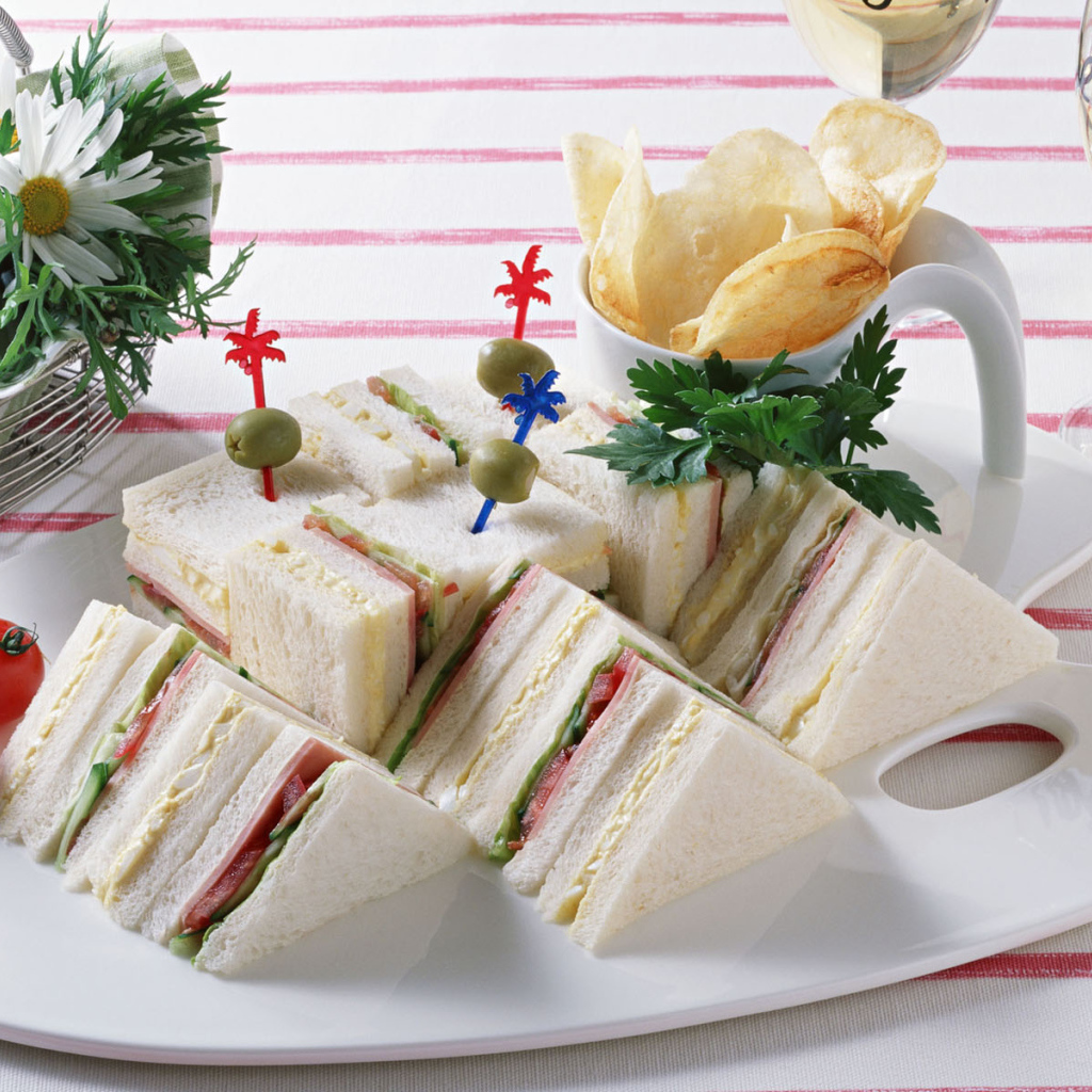 Сладкий пирог с начинкой из кусочков рыбы