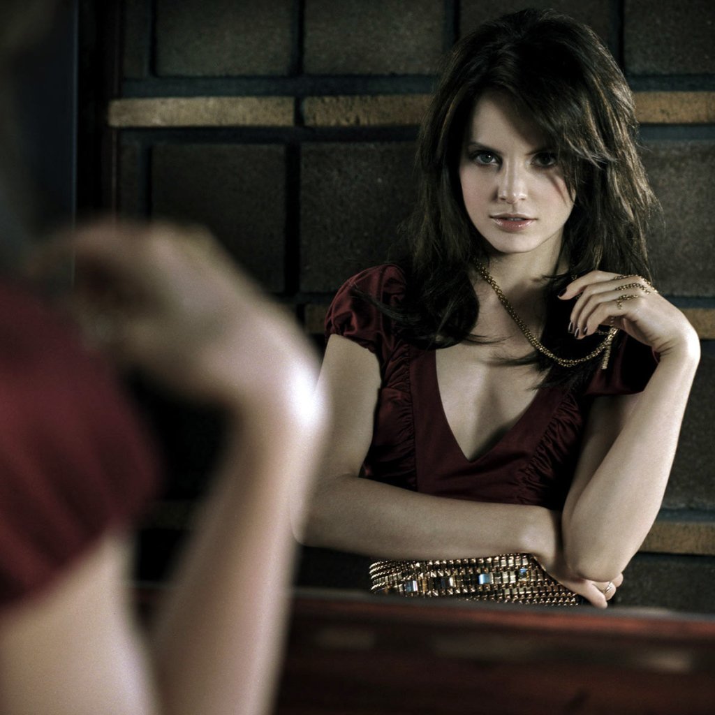 Привлекательная девушка