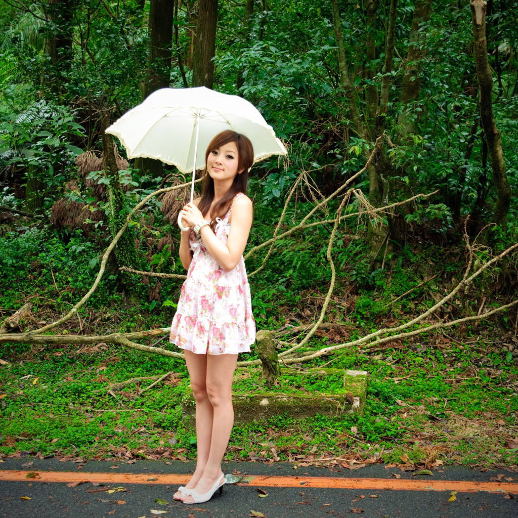 Девушка в лесу