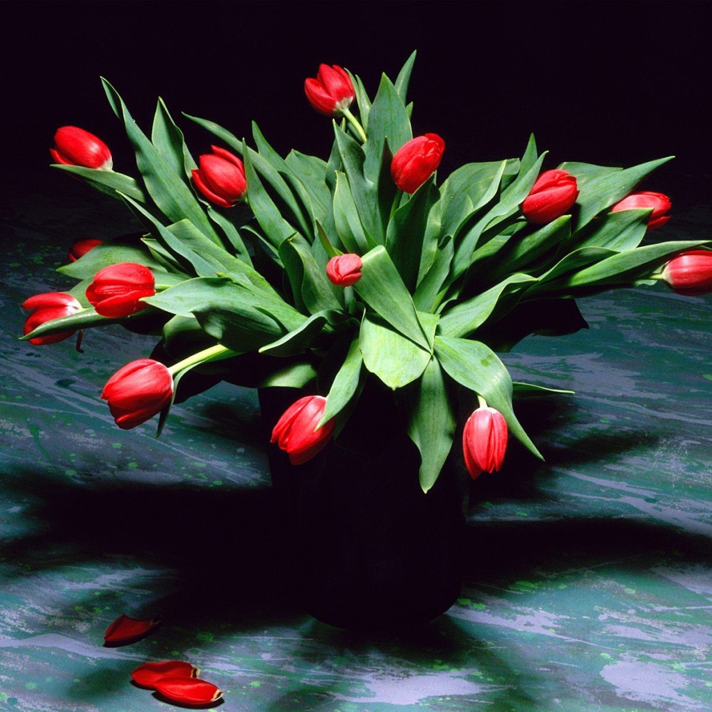 Букет женщинам на 8 марта