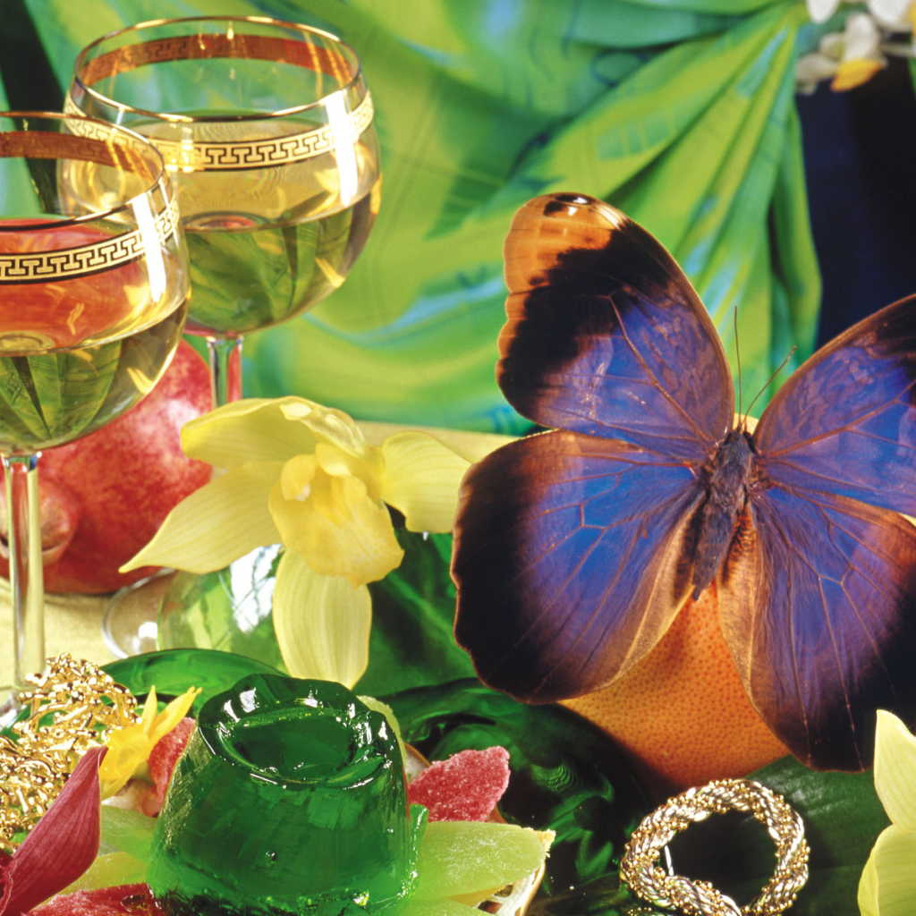 Отметить праздник 8 марта