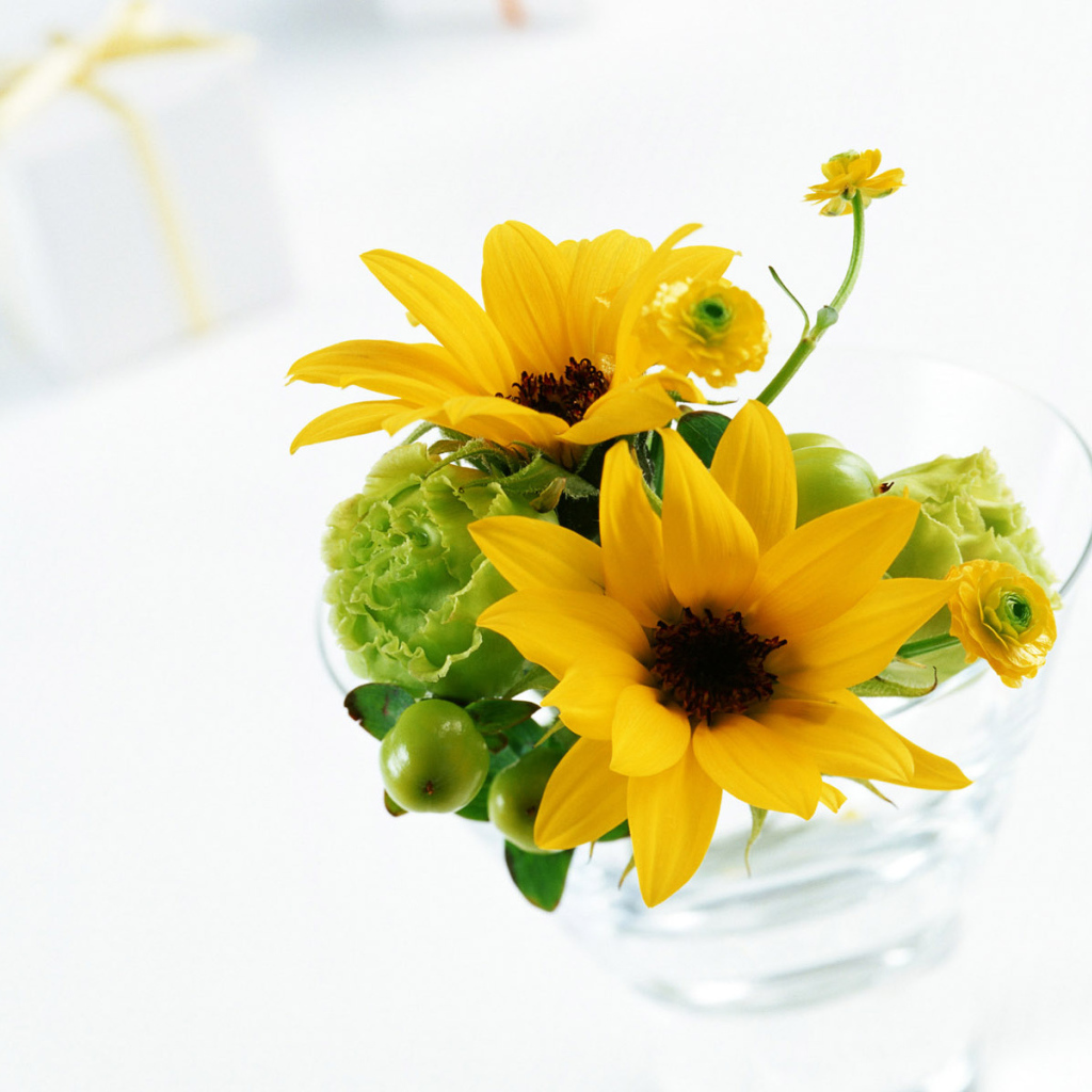 Желтые цветы на 8 марта