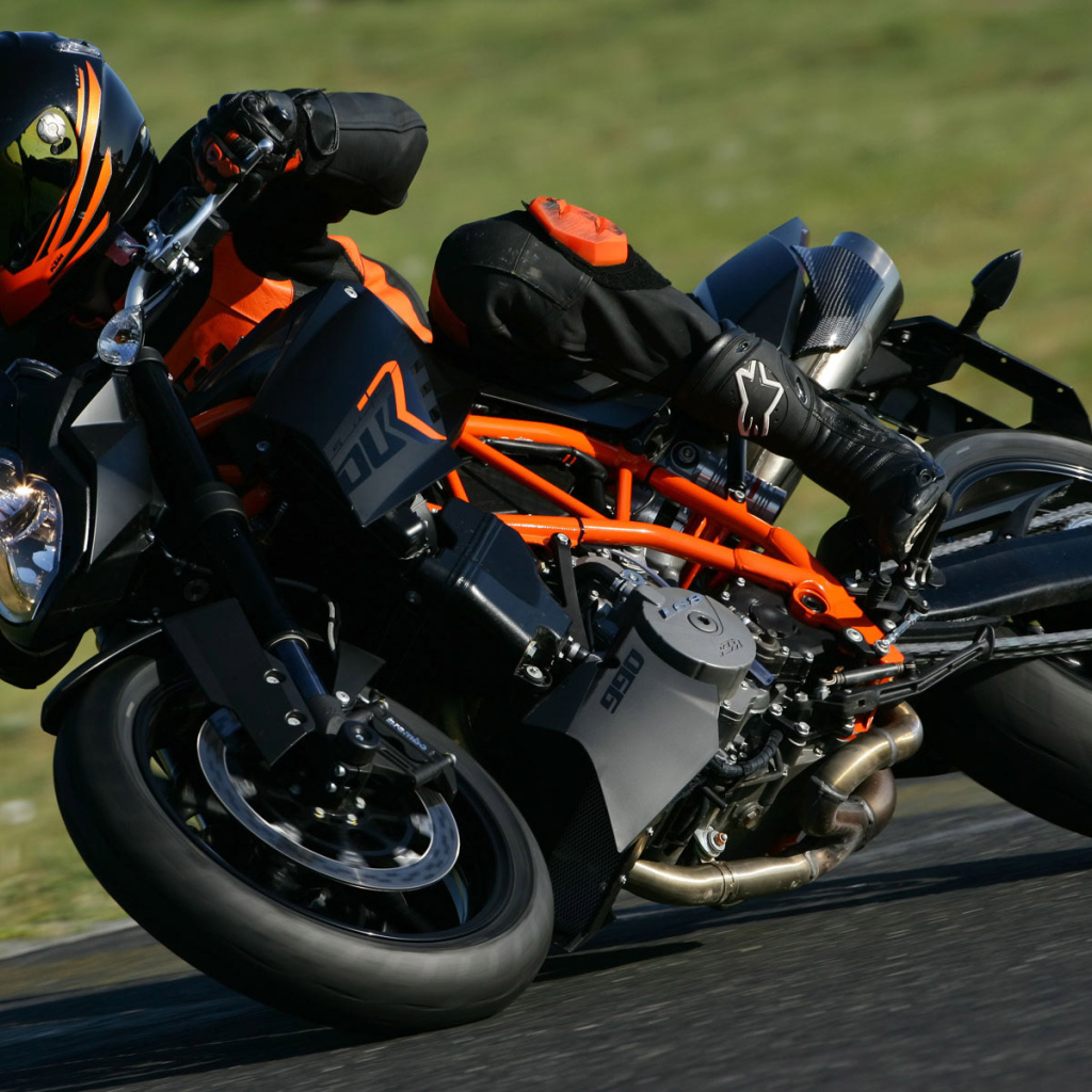 Черный крутой байк