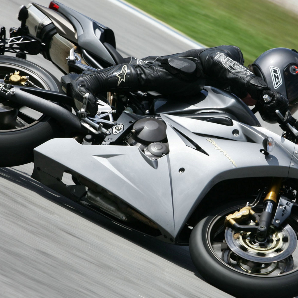 Серый байк на сверхзвуке