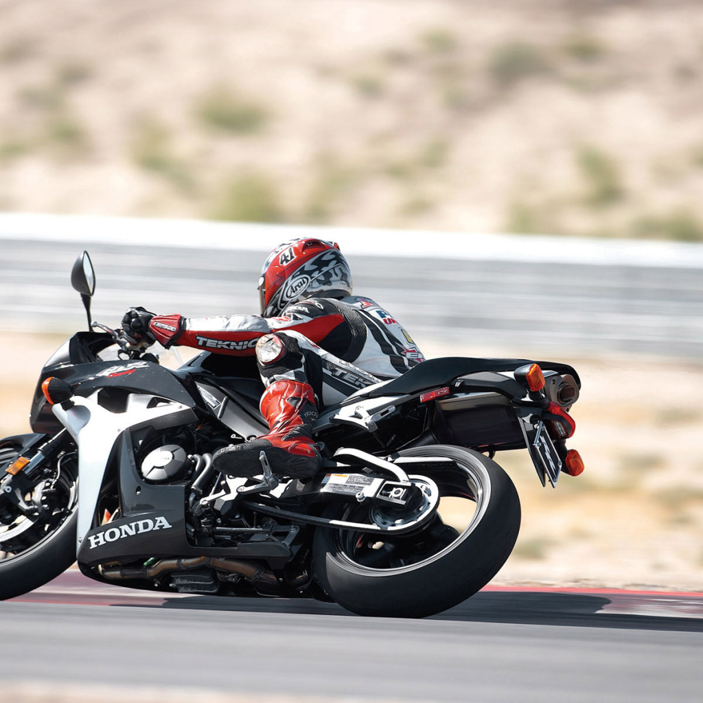 Пилот спортивного мотоцикла