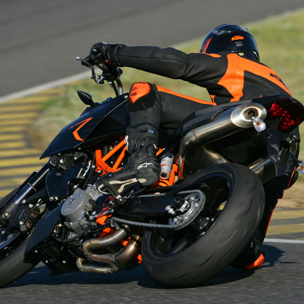 Гонщик на мотоцикле