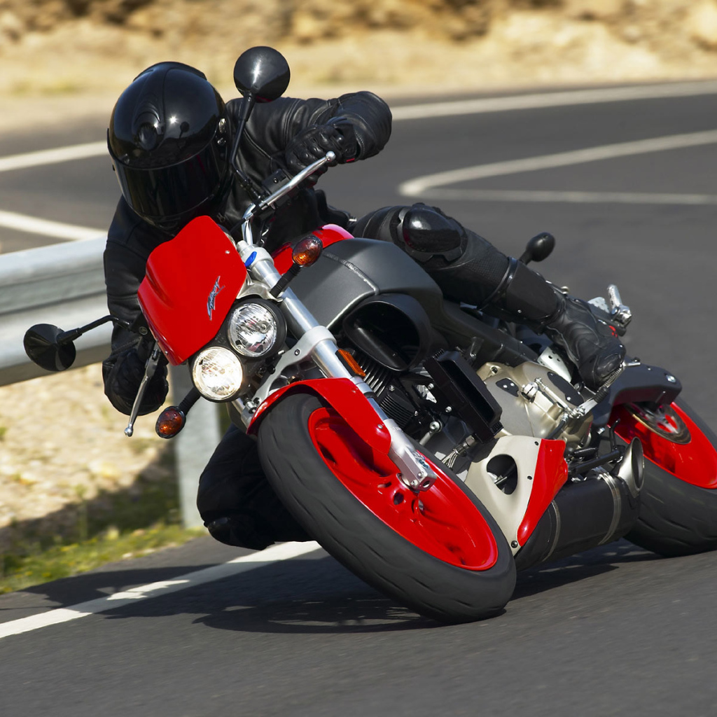 Красный спортивный байк