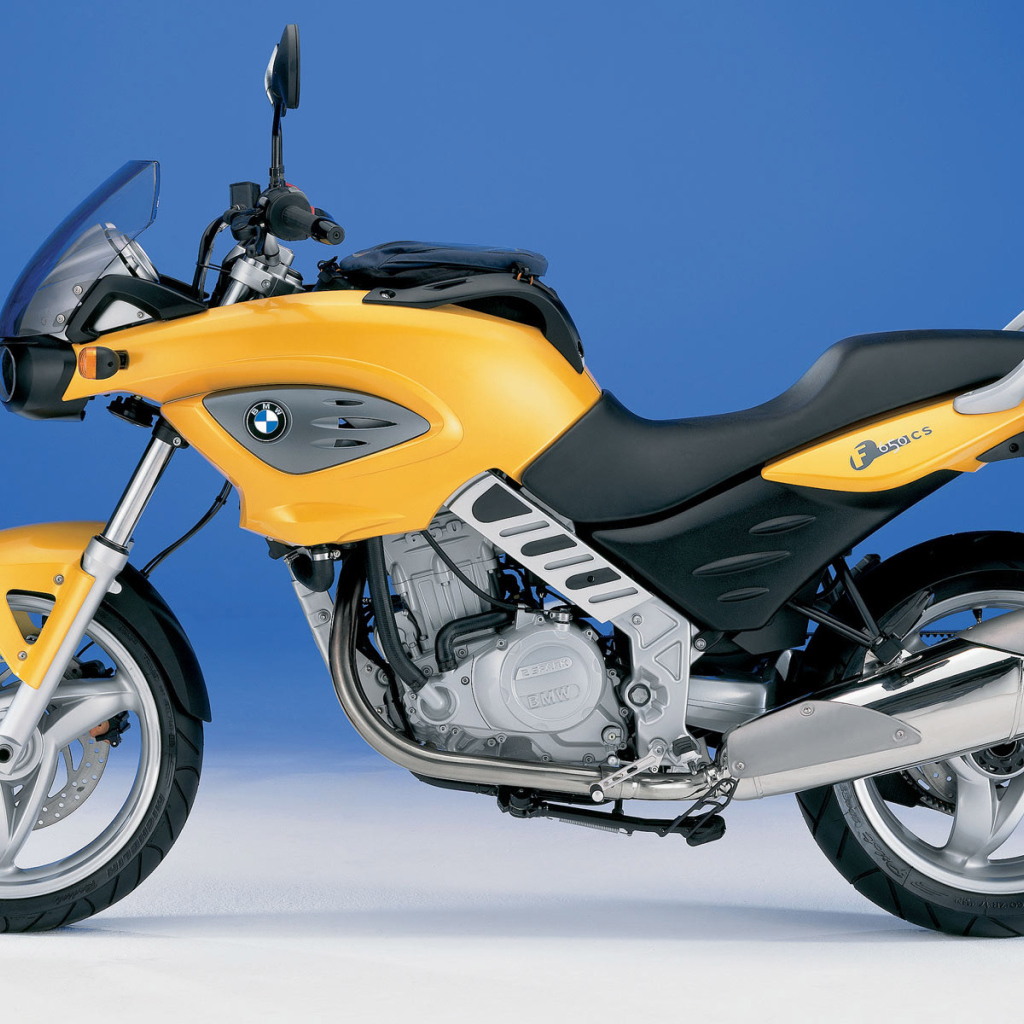 Мотоцикл BMW F650 CS вид сбоку