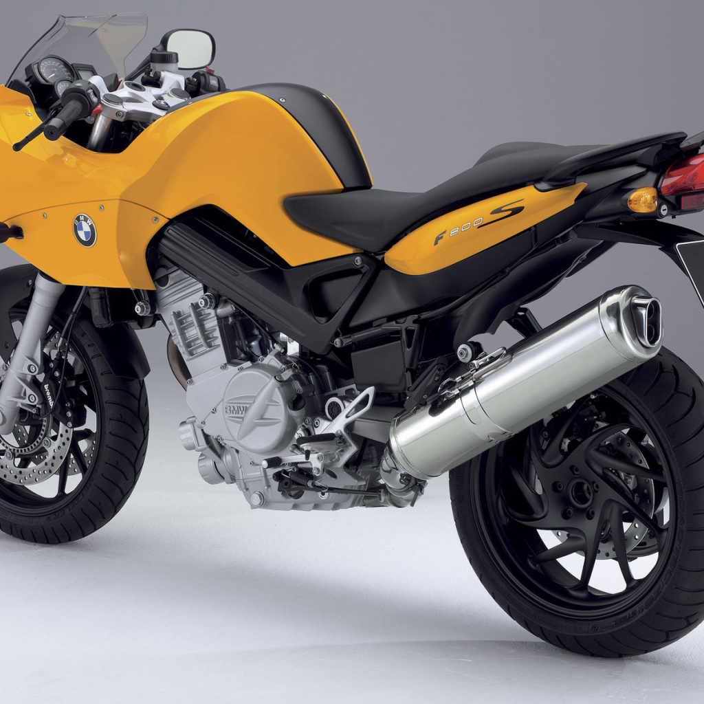 Мотоцикл BMW F 800 S вид сзади