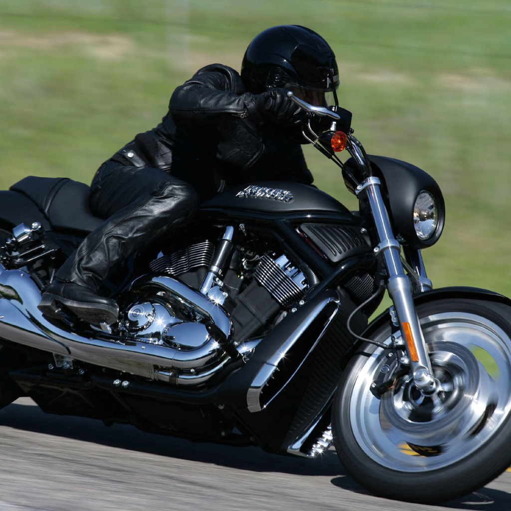 Harley Davidson черный гонщик
