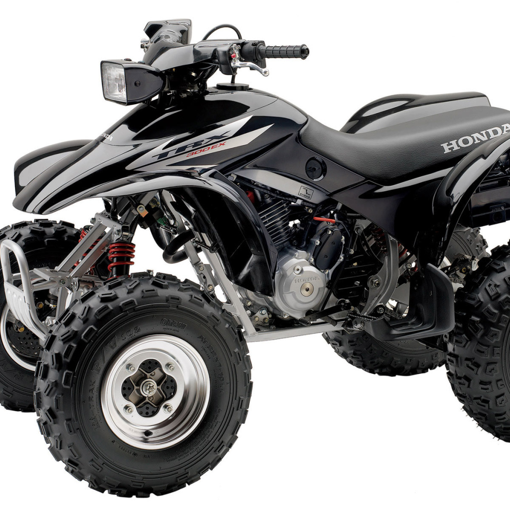 Черный Байк Honda квадроцикл