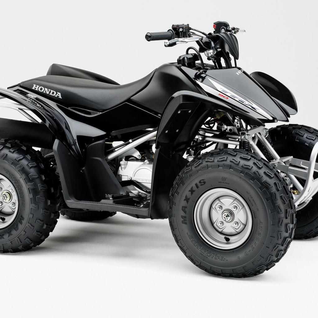 Черный Honda квадроцикл