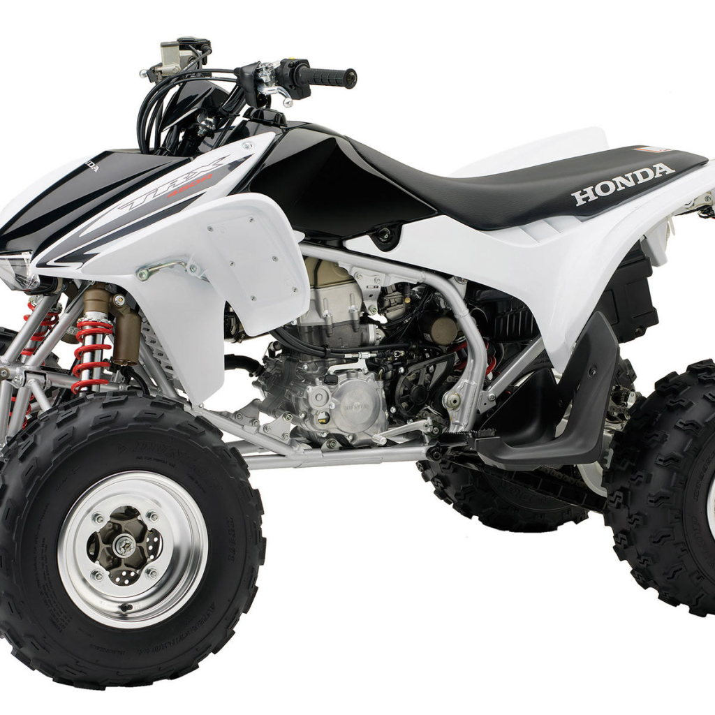 Белый Honda квадроцикл