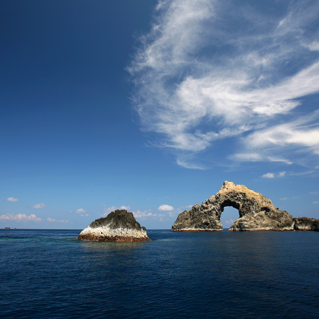 Рифы и скалы