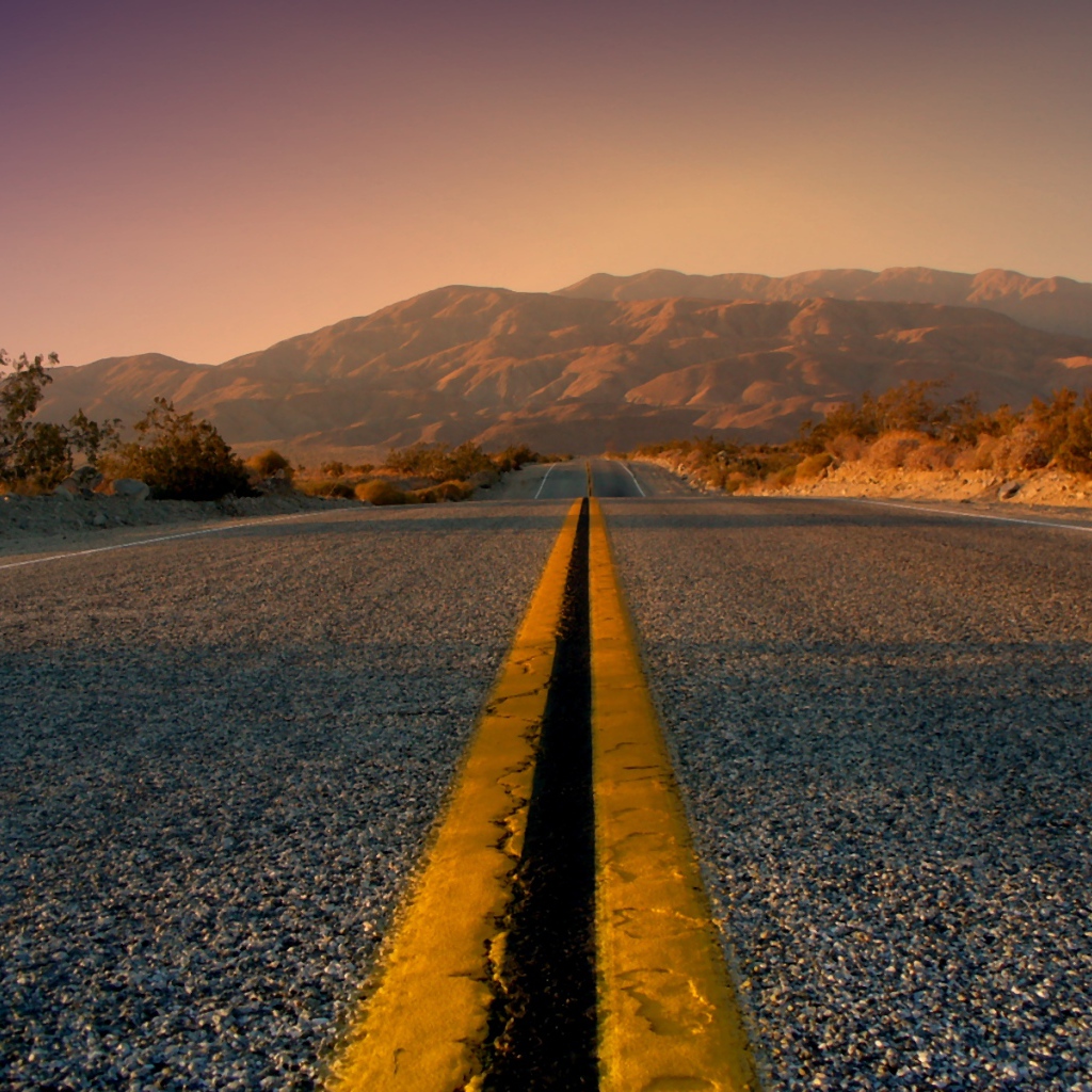 Дорога в направлении гор