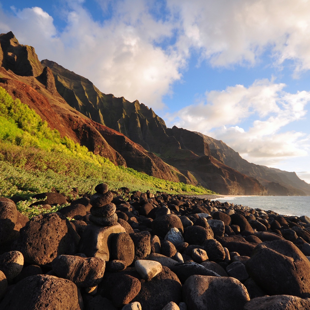 Камни на берегу моря