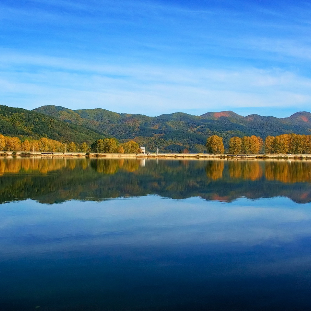 Спокойное озеро