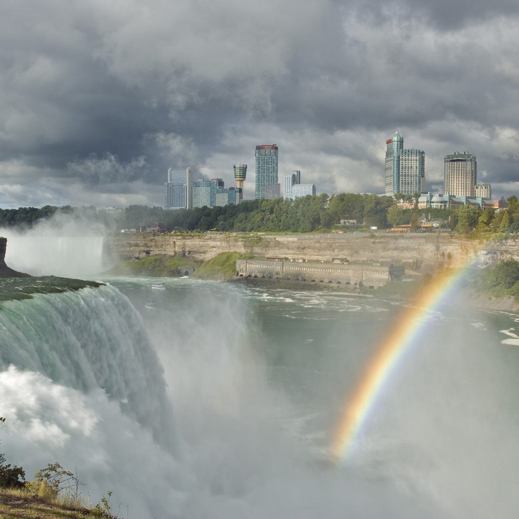 Радуга у водопада
