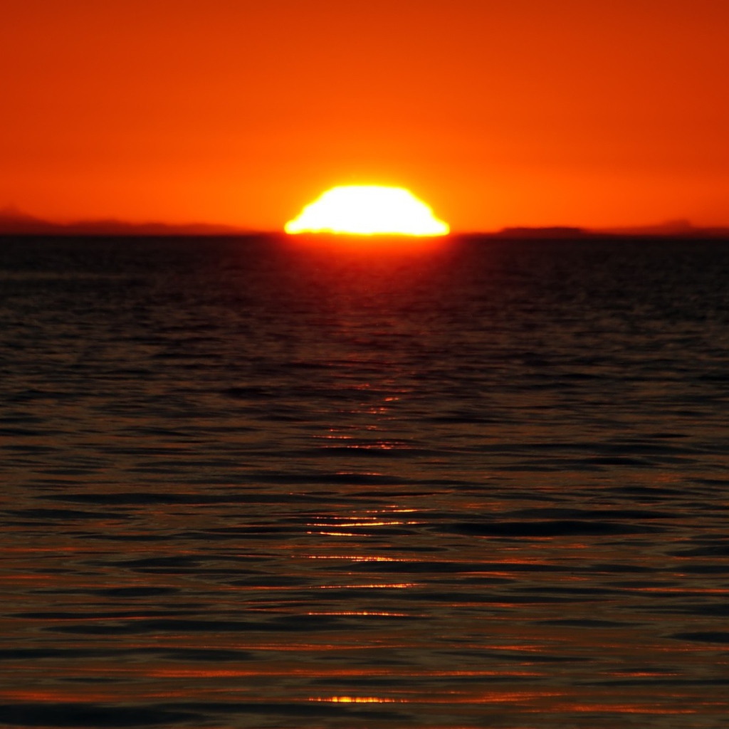 Большое солнце на закате