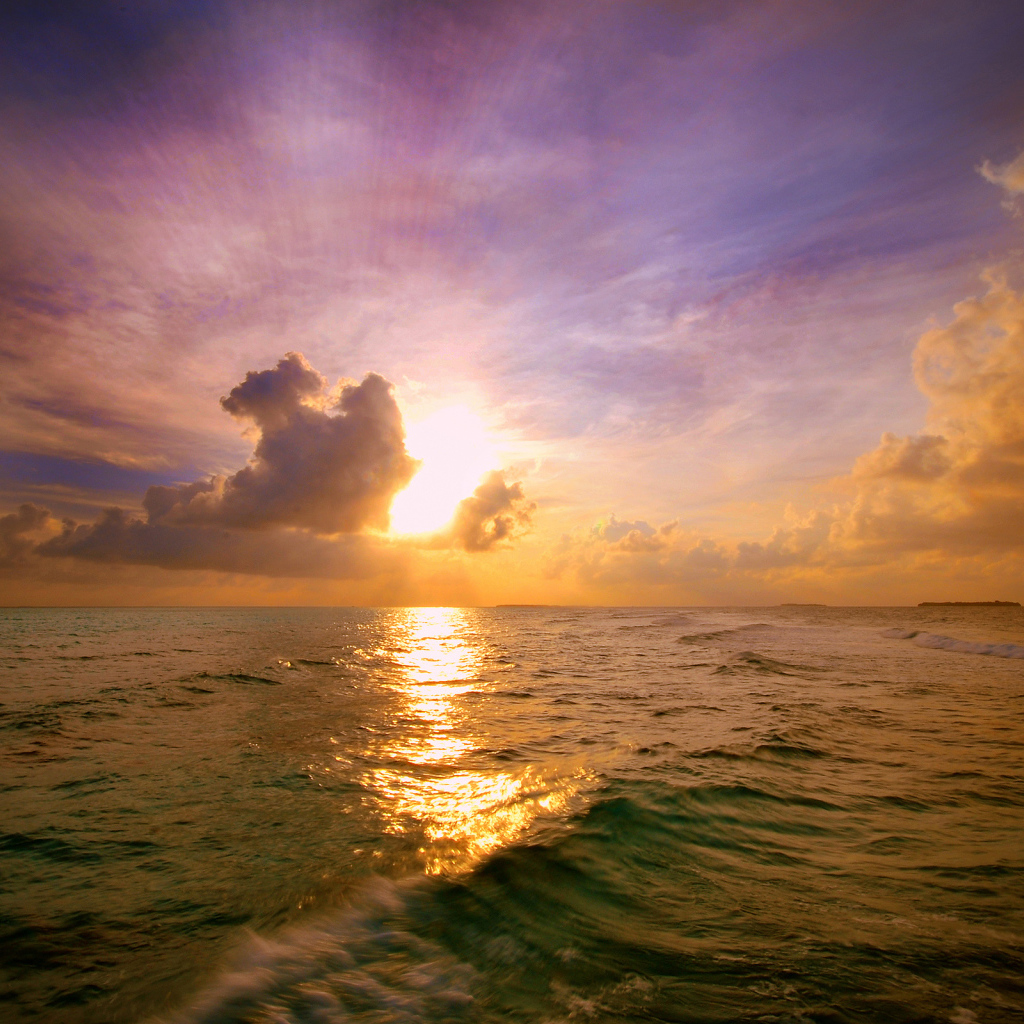 Закат на морском горизонте