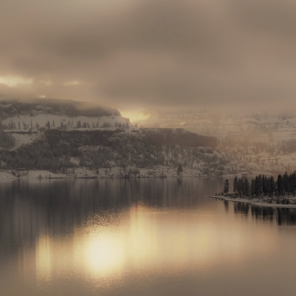 Солнечный закат в горах