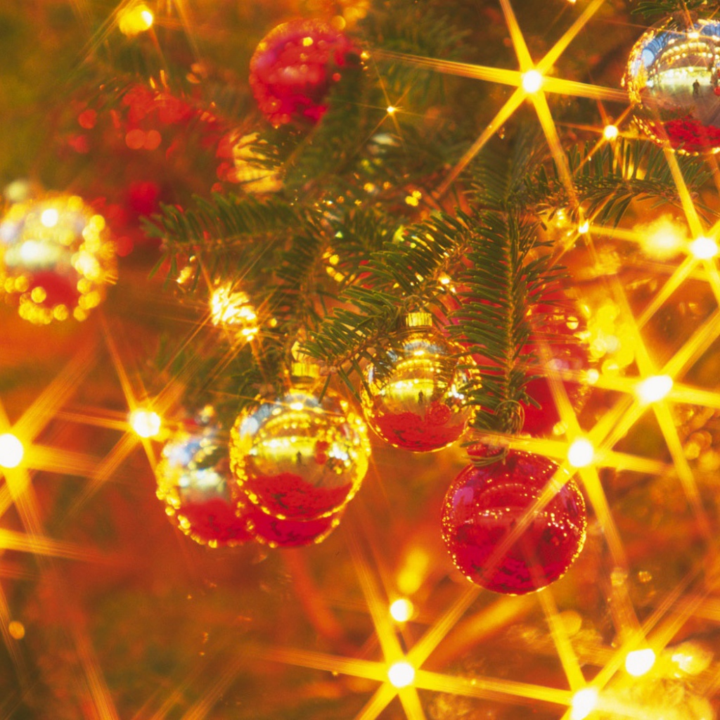 Шарики на елке