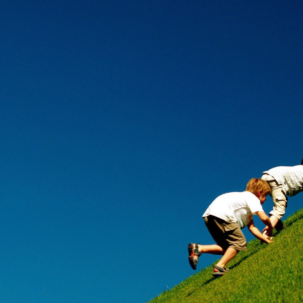 Дети на траве