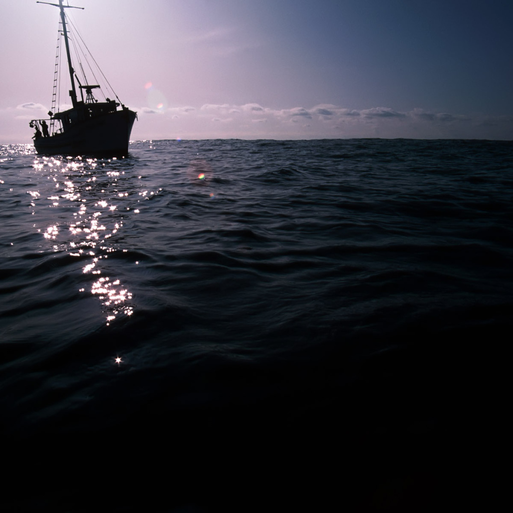 Глубокое синее море