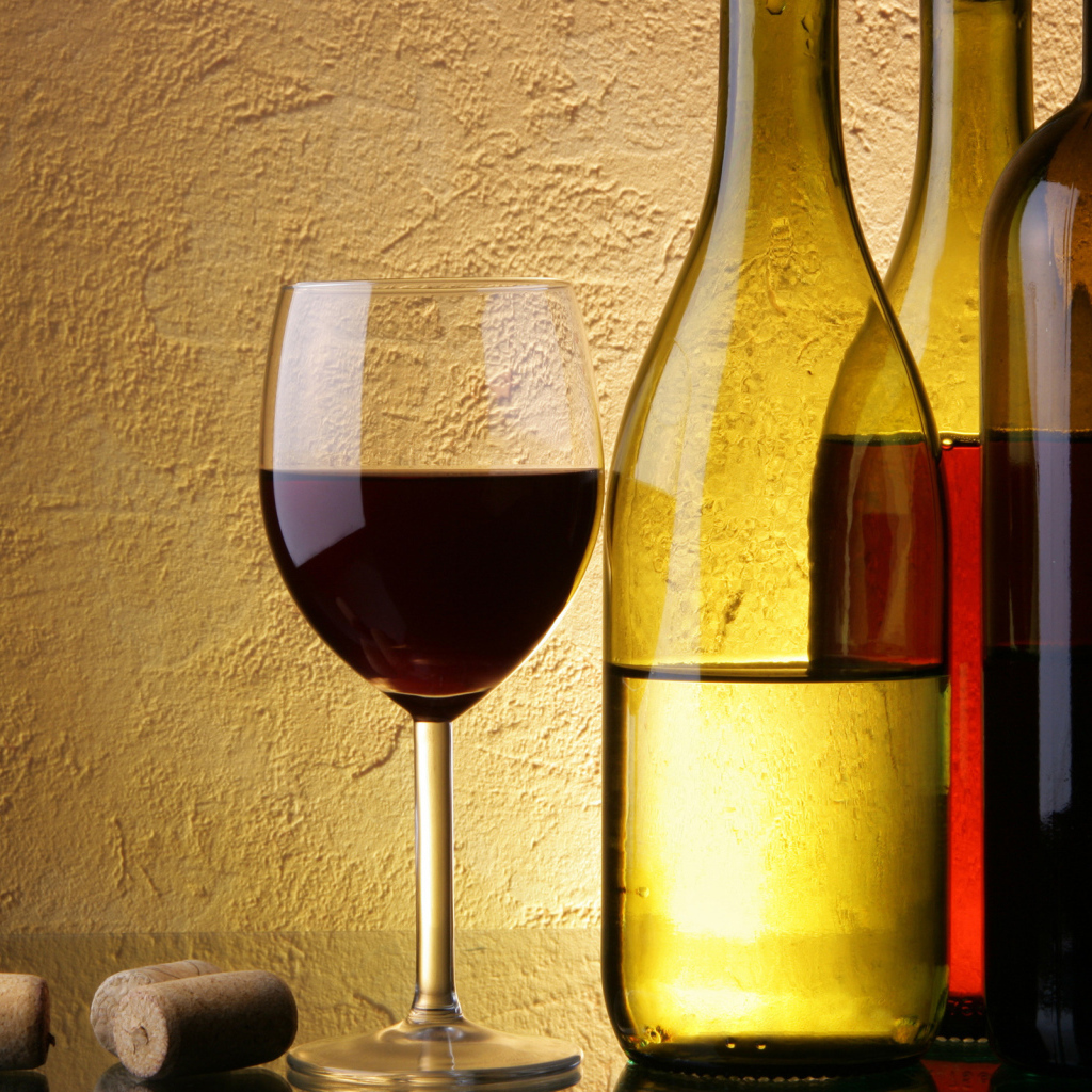 Бутылка с вином