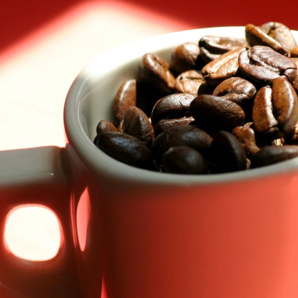 Кружка с зернами кофе