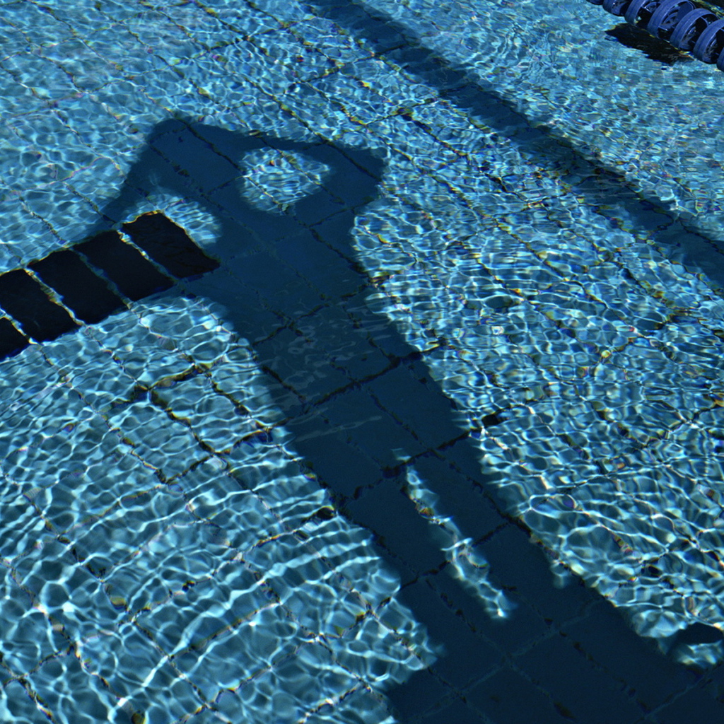 Тень в бассейне