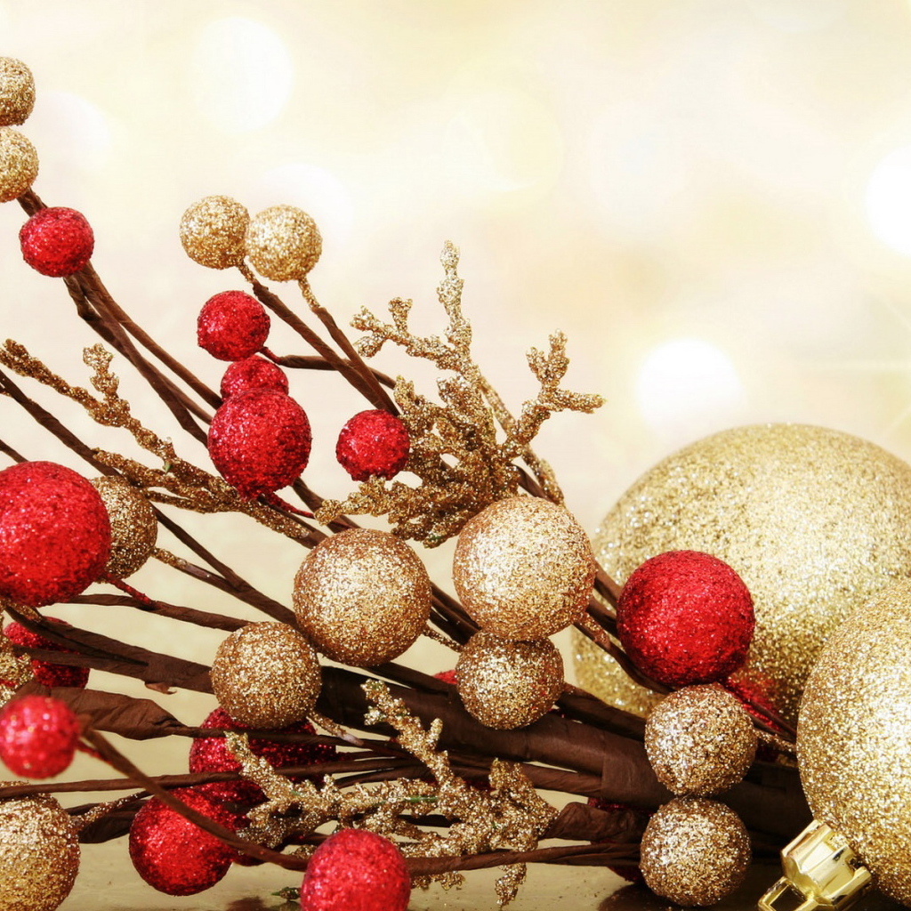 Шары на ветке