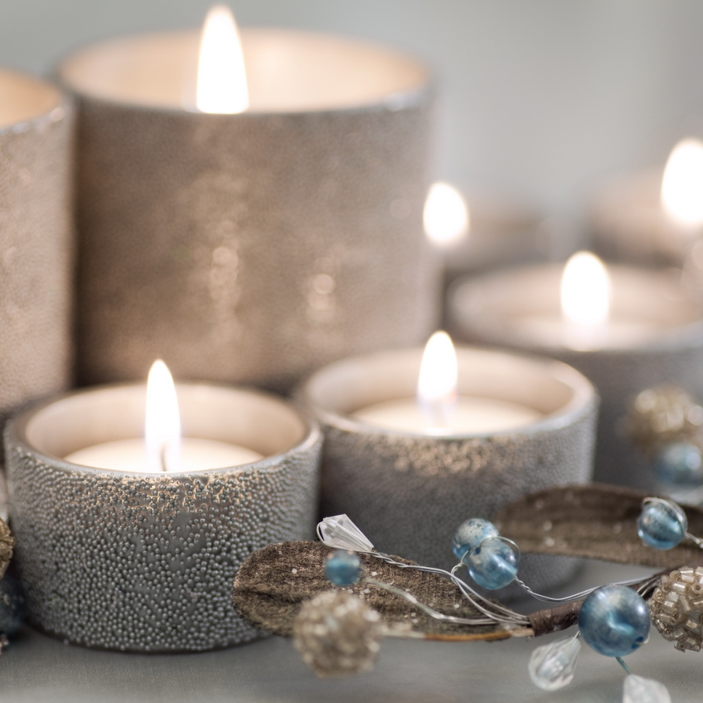 Горящие свечи