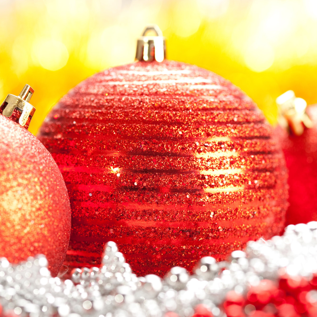 Декоративные шарики на елку