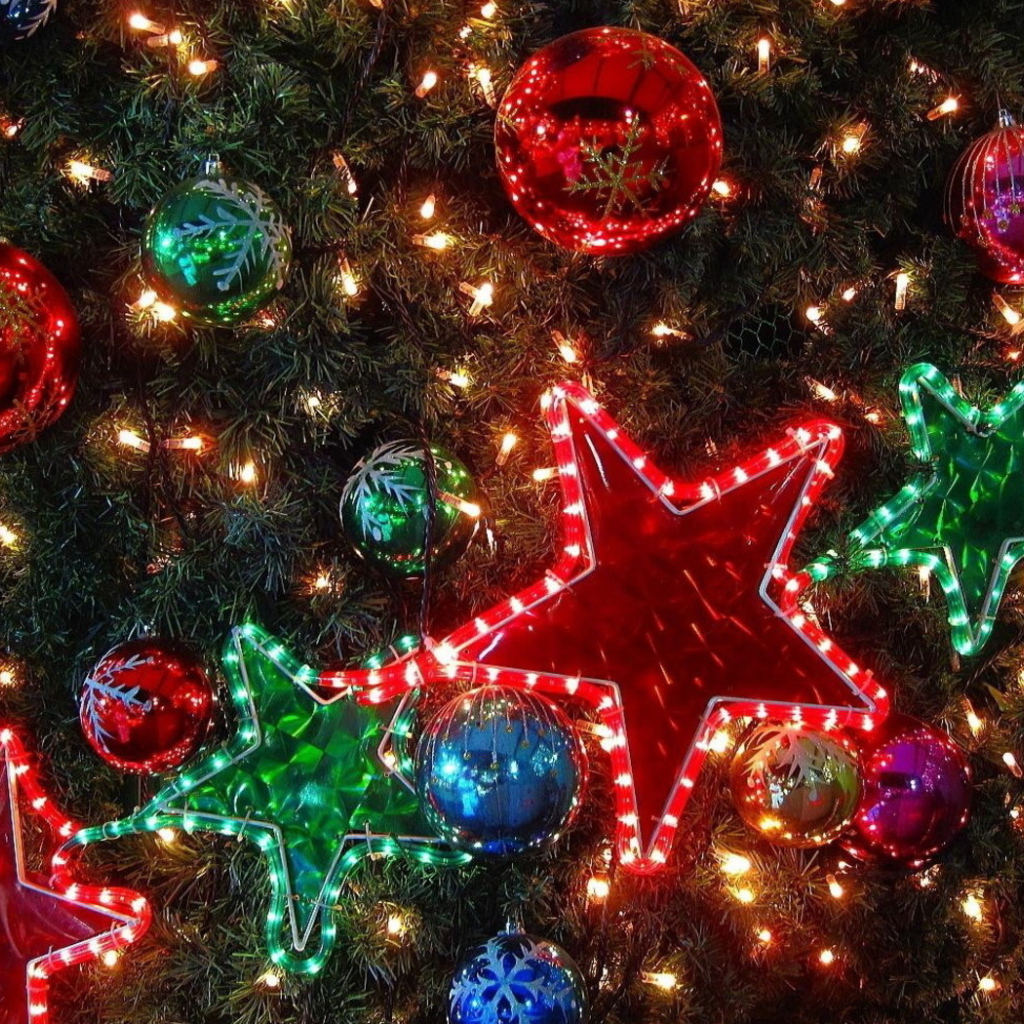 Гирлянда на елке