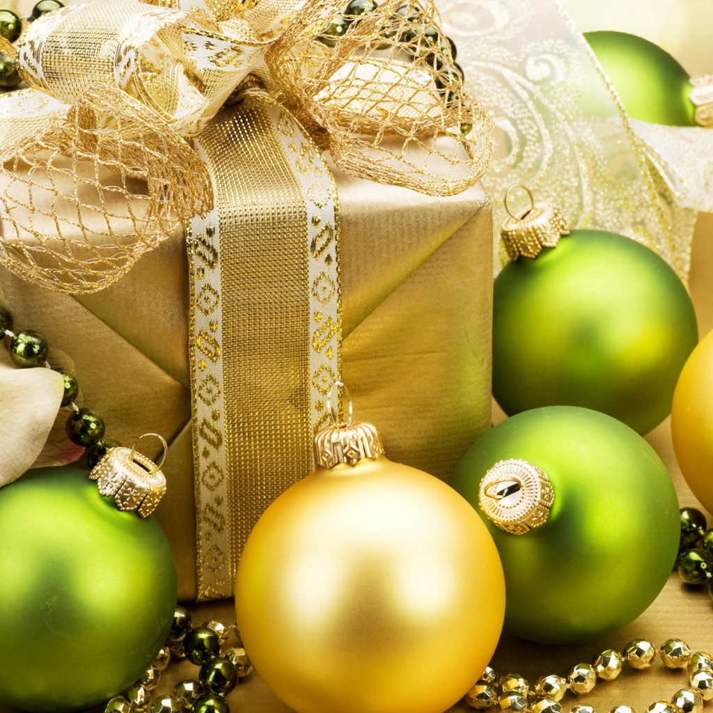 Подарок и шары