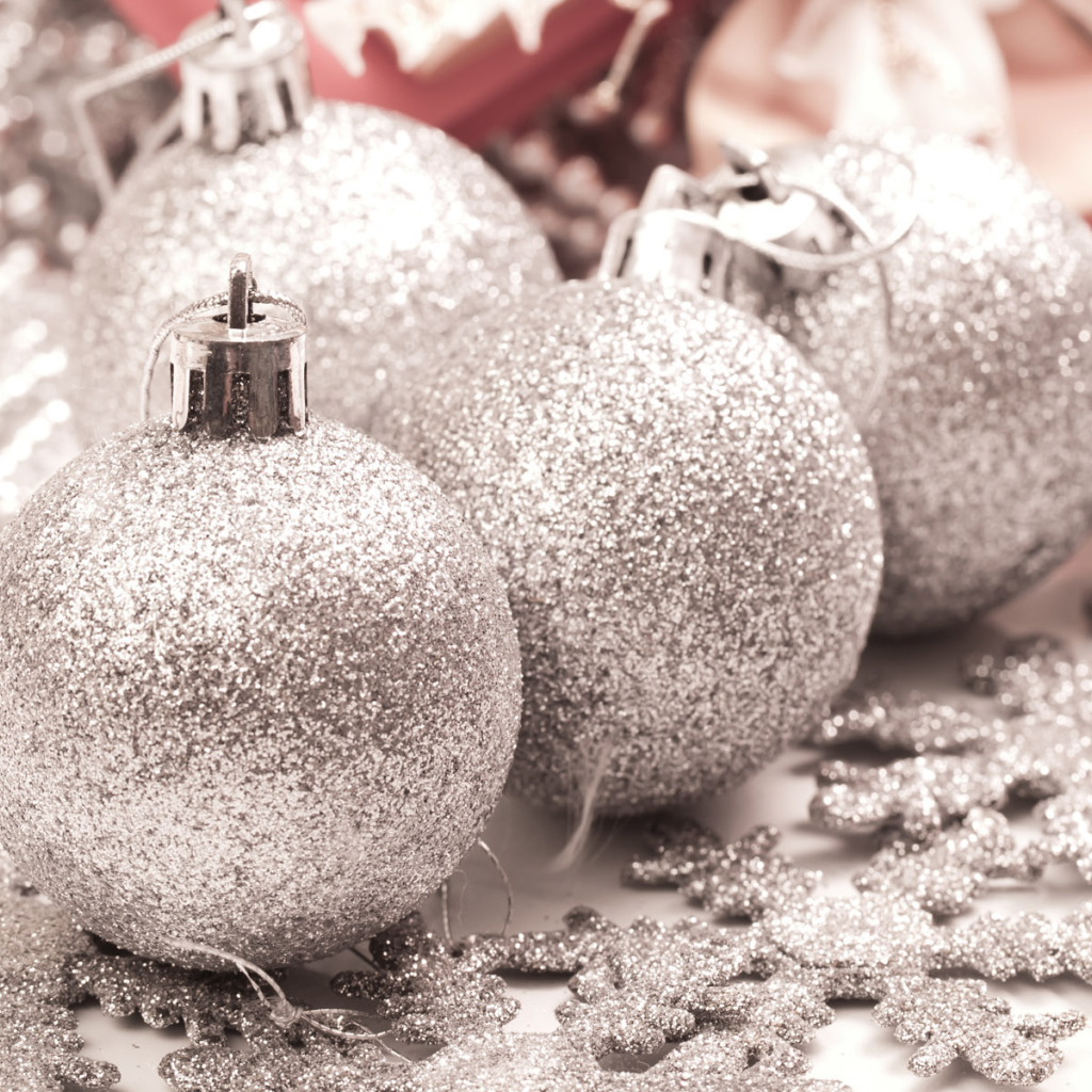 Серебряные шарики
