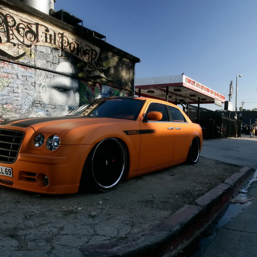 Крайслер 300С на улице