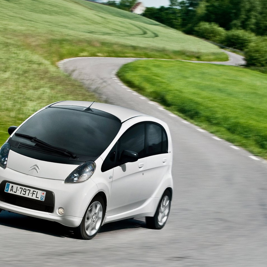 Ситроен C-Zero за городом