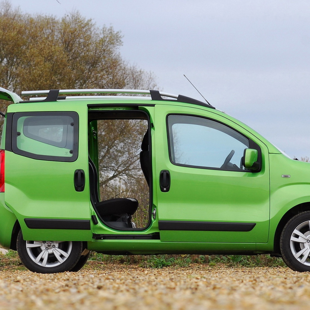 Фиат Фиорино с открытыми дверьми
