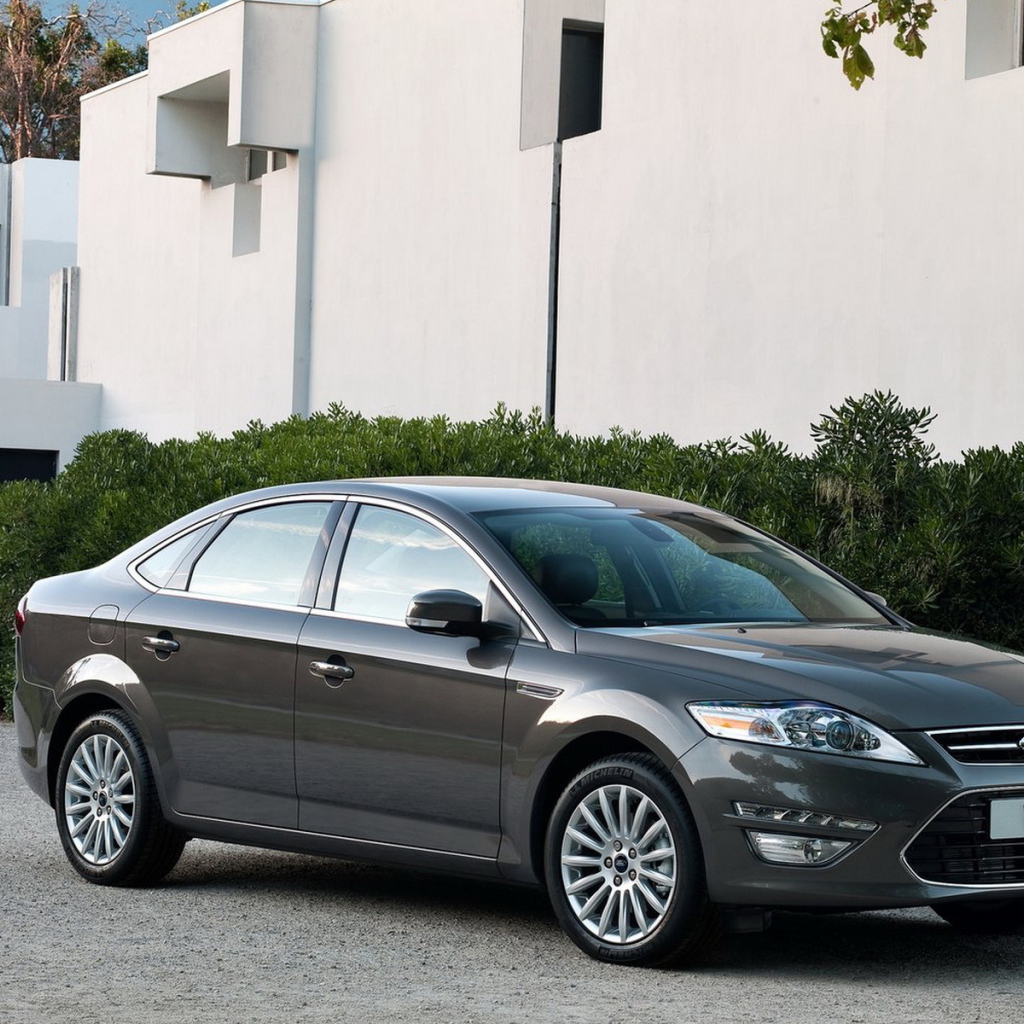 New Ford-Mondeo 5-door