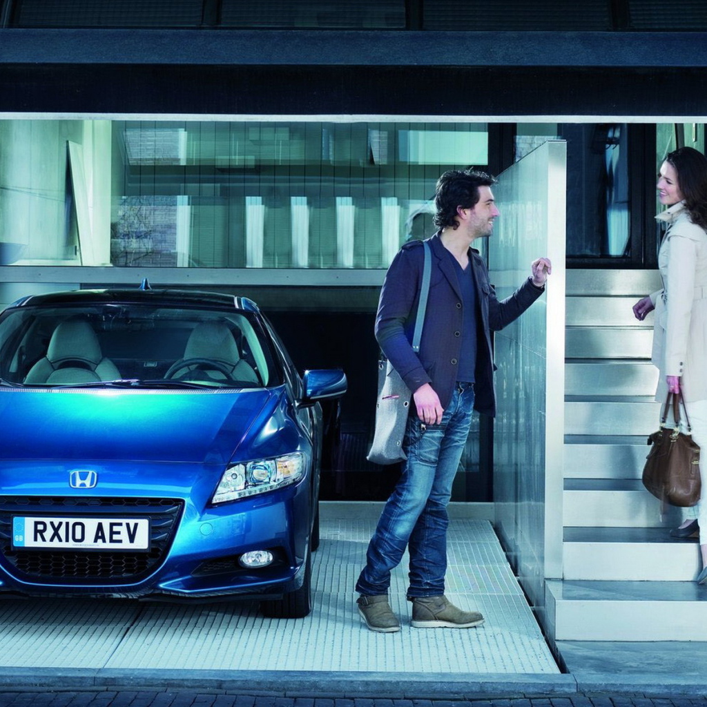 Хонда СR-Z в гараже