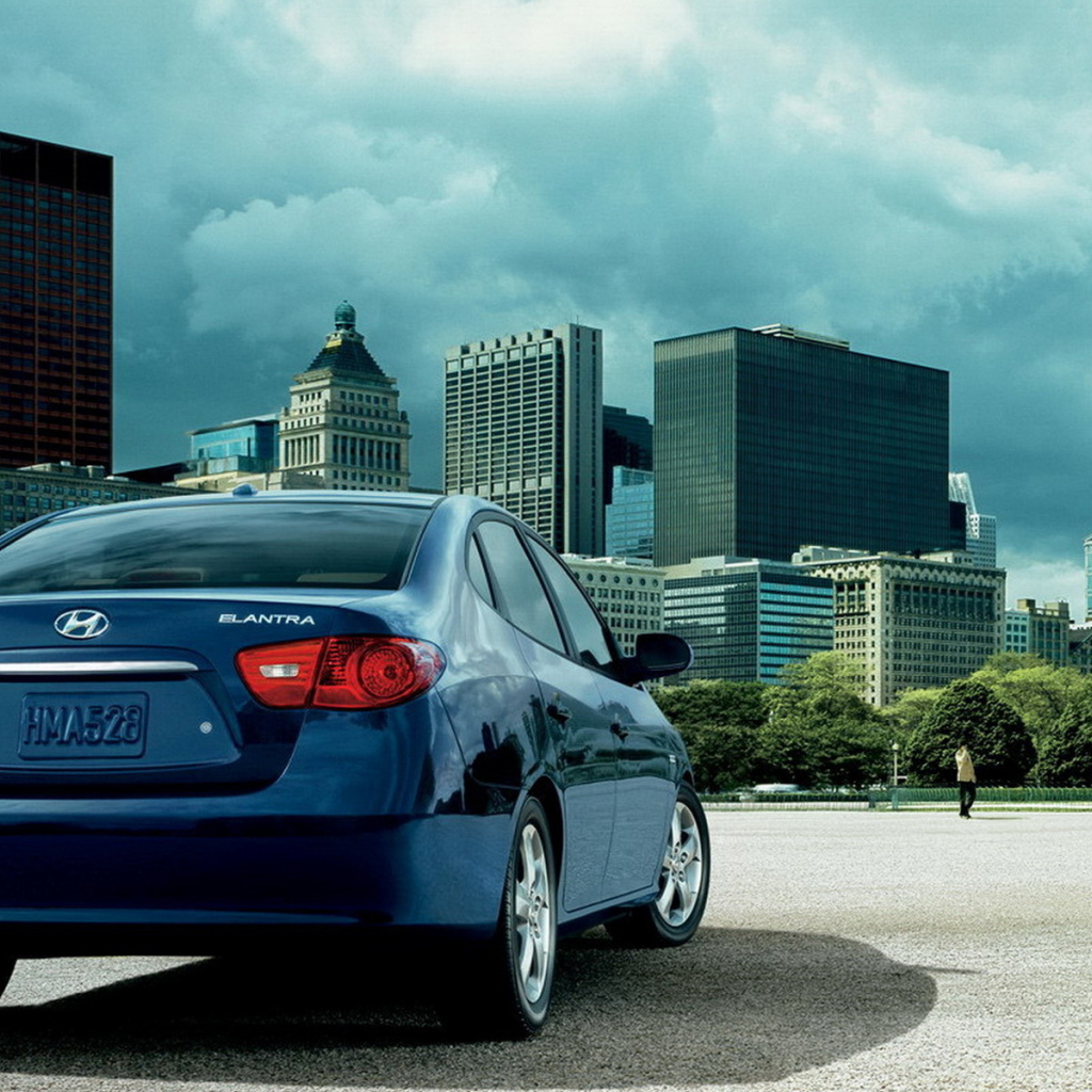 Хендай Элантра в городском парке