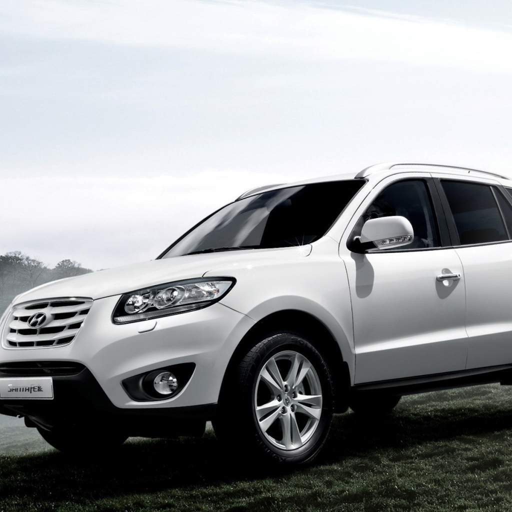 Хендай Санта Фе в белом цвете