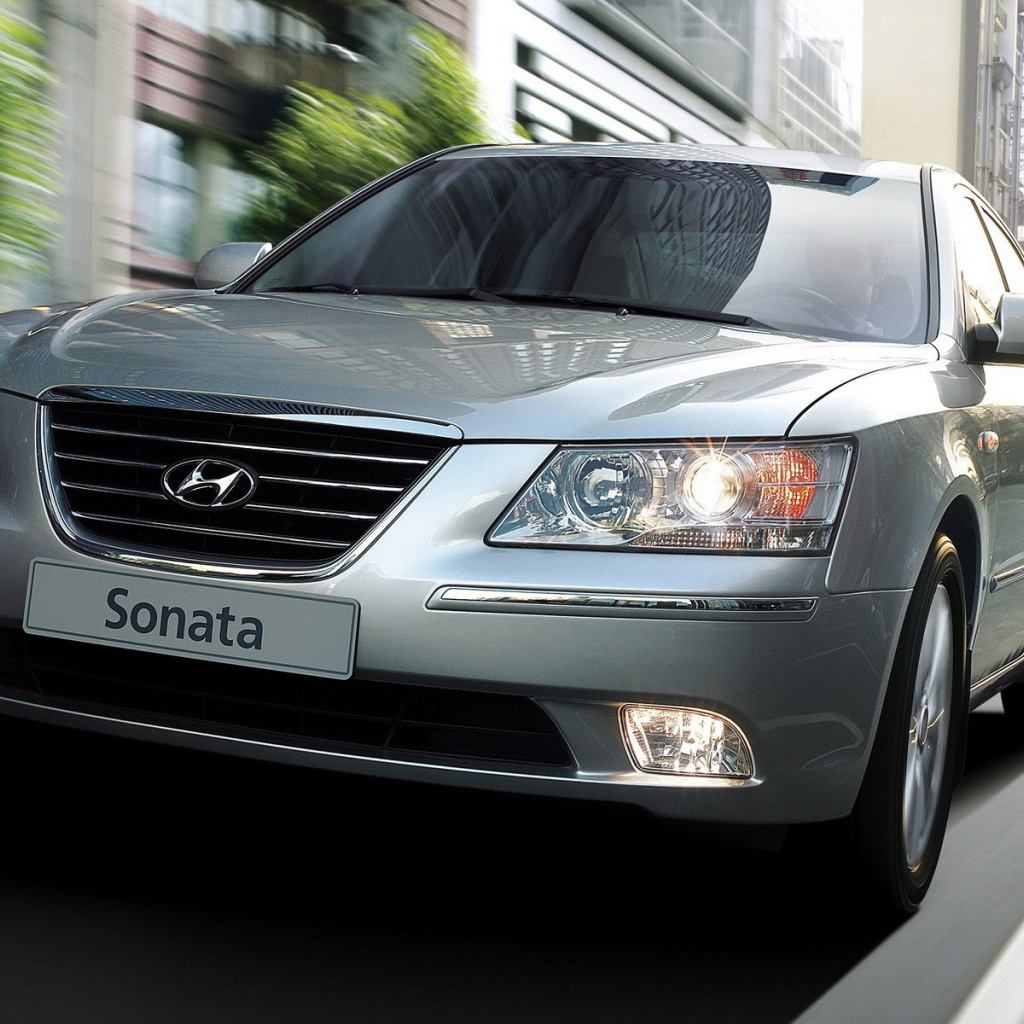 Хендай Соната 5 серии в движении