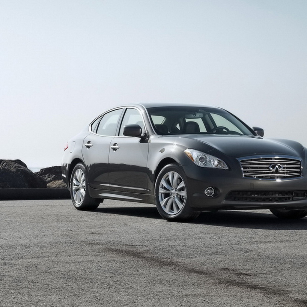 Infiniti M56