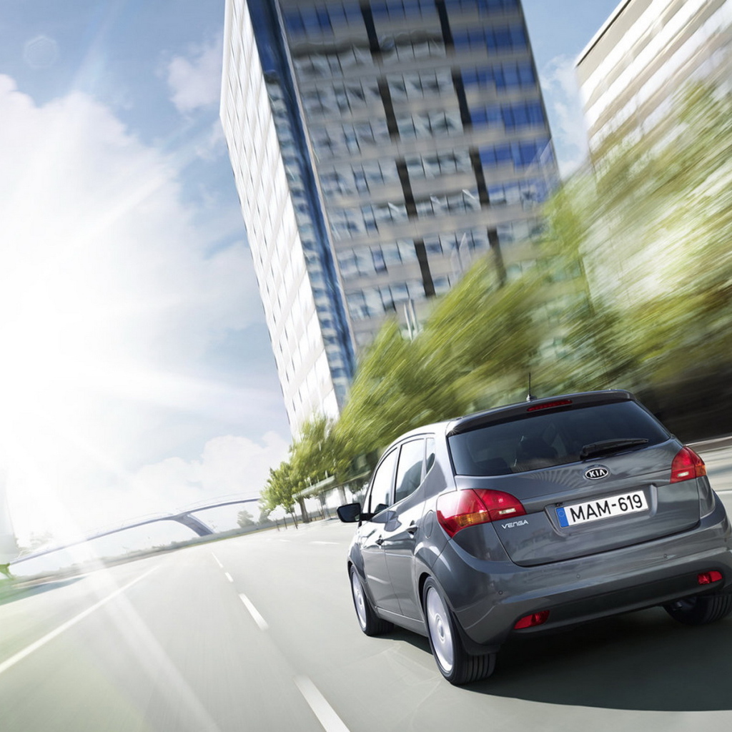 Киа Венга в городе