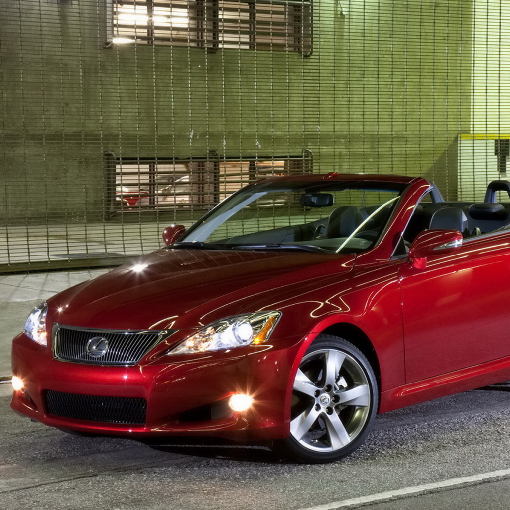 Лексус IS-350C в красном цвете