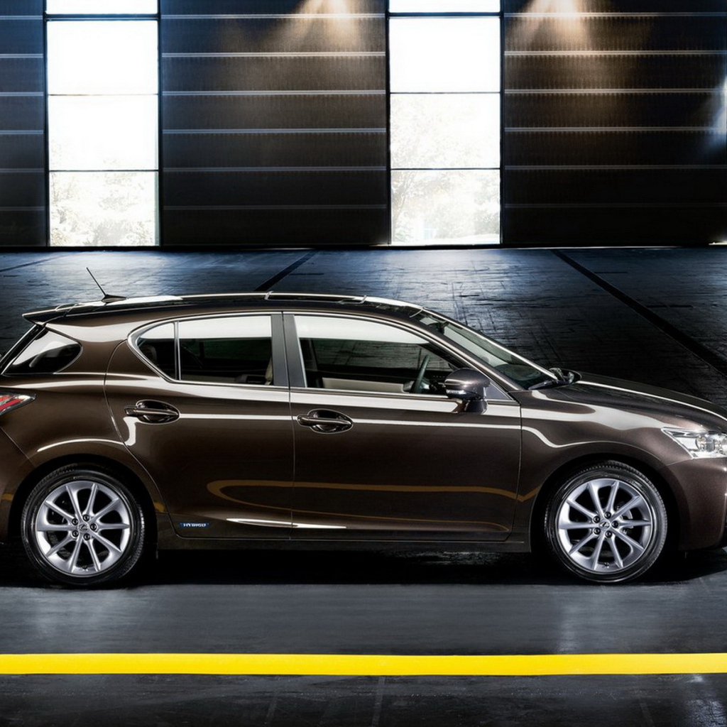 Лексус CT 200h