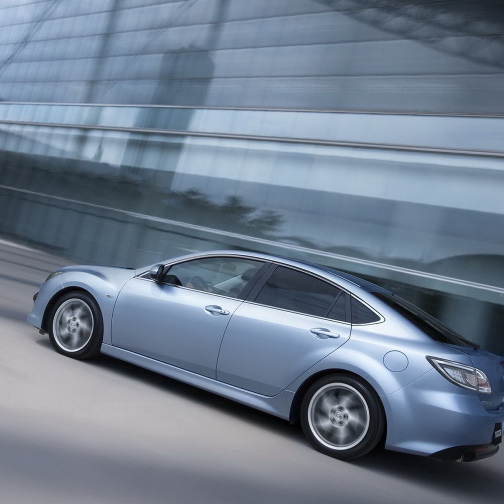 Мазда 6 в большом городе